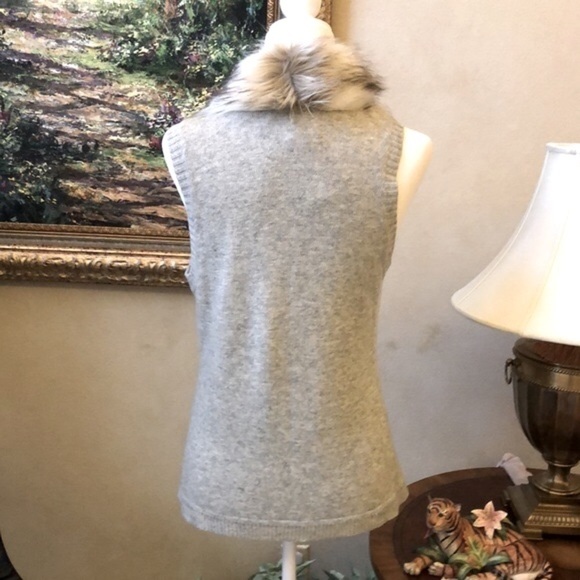 SKIES ARE BLUE  Open Front Waterfall Style Gray Knit Vest Faux Fur Trim Women Sm - Picture 8 of 16